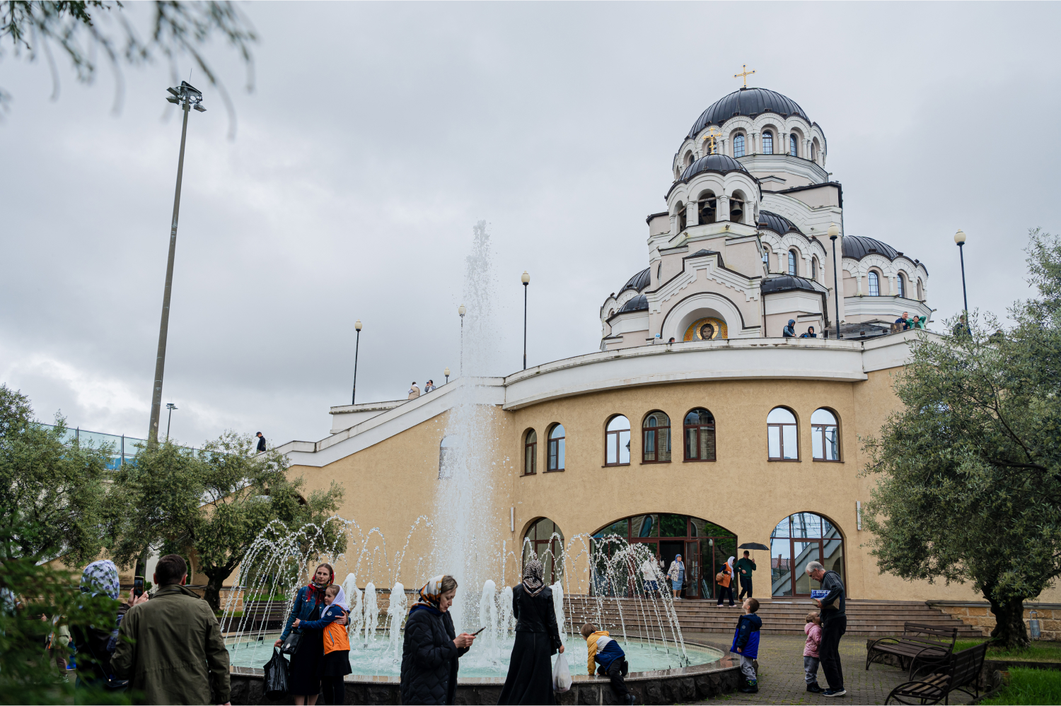 В «Сириусе» прошло пасхальное богослужение и крестный ход